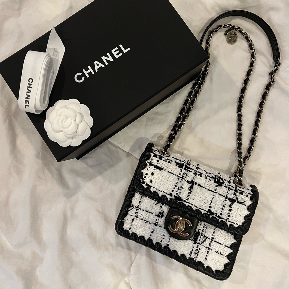 100% authentic Chanel 22C Runway Tweed Bag
